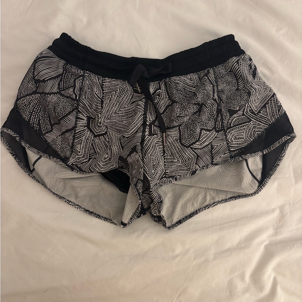 Lululemon Athletica Black and White Athletic Shorts hotty hot 2.5”